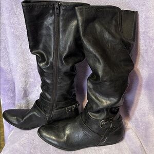 Cliffs By White Mountain
Boots Womens Size 7.5 Black Knee-High Leather Boots